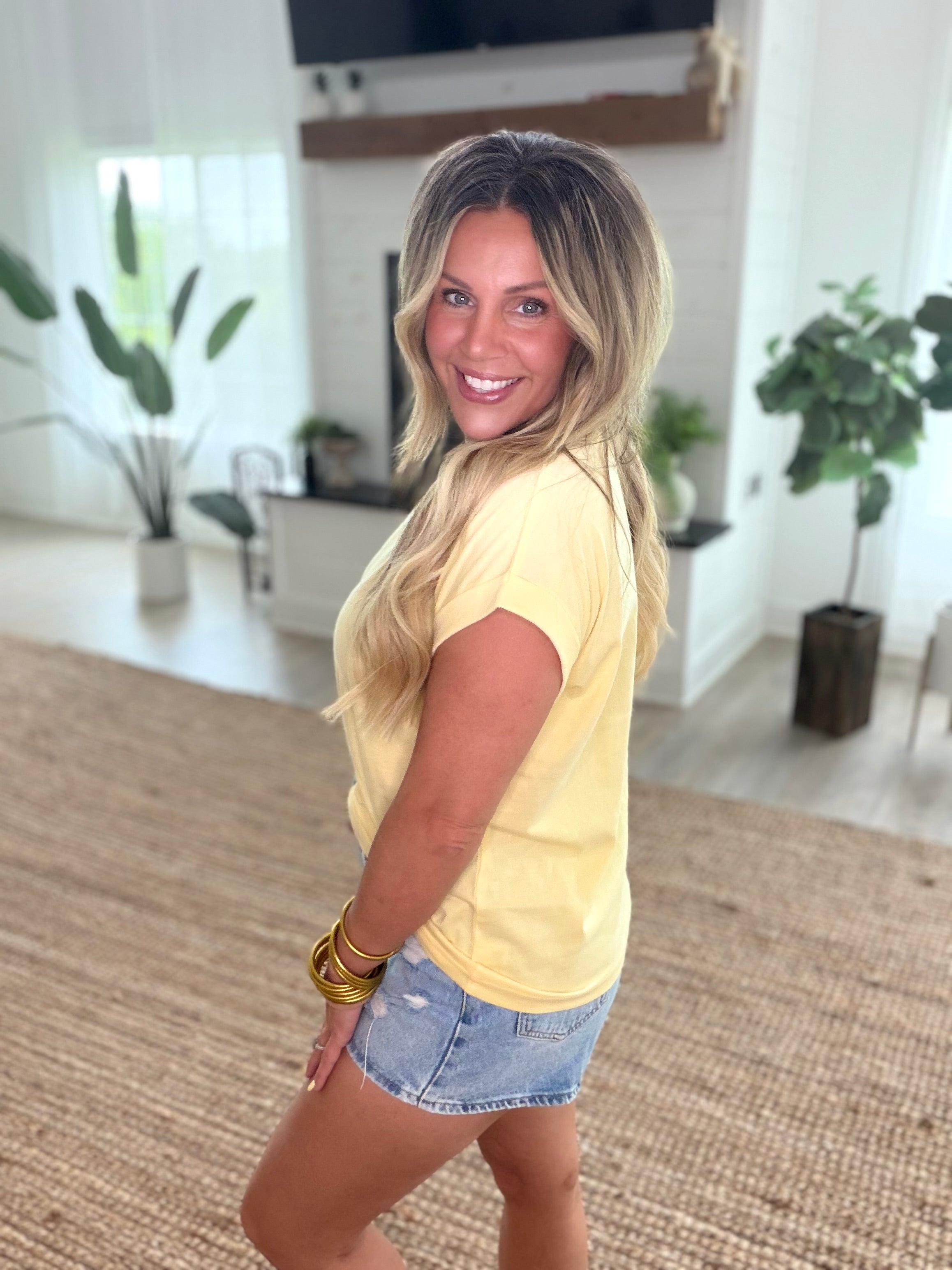 Butter Yellow Round neck folded short sleeve t-shirt