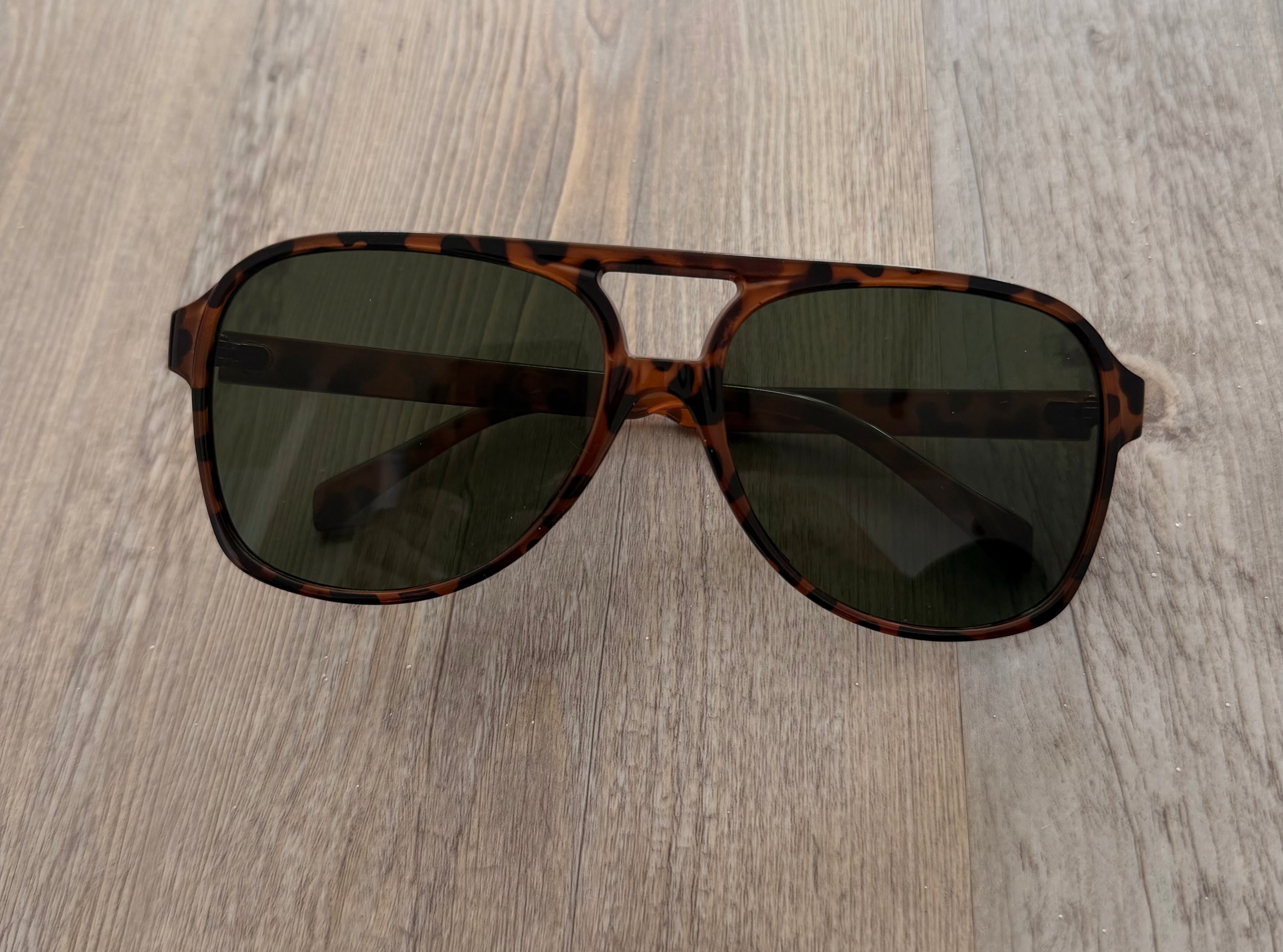 Classic Oversized Frame Sunglasses